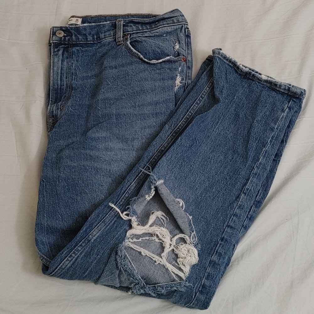 A&F Ultra High Rise 90's Straight Jean